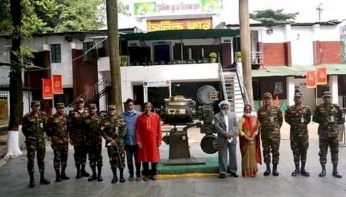 জবিকে সেনাবাহিনীর প্রধানের প্রজেক্টর হস্তান্তর