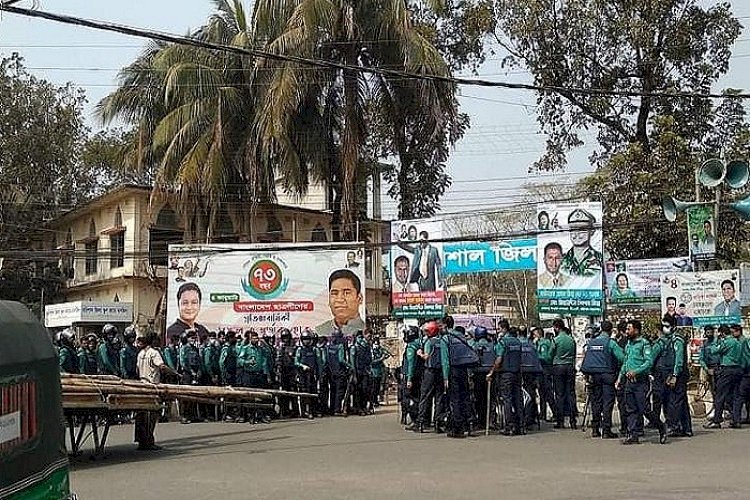 ইশরাকের গাড়িবহরে বাধা, বরিশালে বিএনপির সমাবেশ ঘিরে সতর্ক পুলিশ