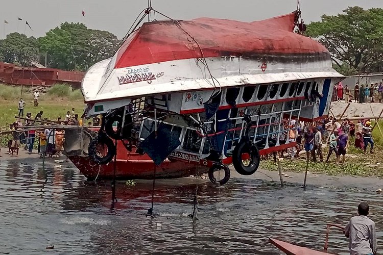 শীতলক্ষ্যায় লঞ্চডুবি : ৫ আসামি রিমান্ডে