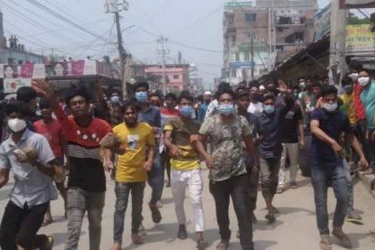 ইউএনও-পুলিশকে লক্ষ্য করে ব্যবসায়ীদের ইটপাটকেল নিক্ষেপ