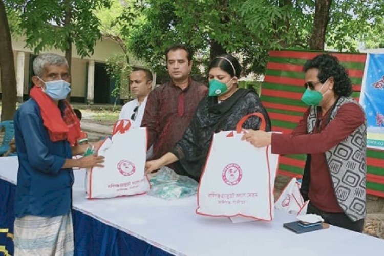 কালীগঞ্জ গ্র্যাজুয়েট কল্যাণ ফোরামের ঈদ সমাগ্রী বিতরণ