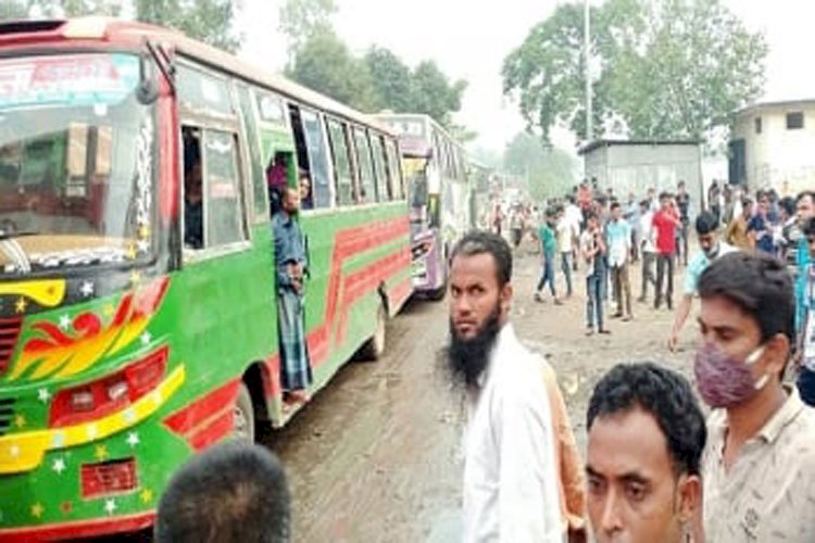 ঢাকায় ফেরা যাত্রীদের ঠেকাতে সিরাজগঞ্জে শতাধিক বাস  আটক 