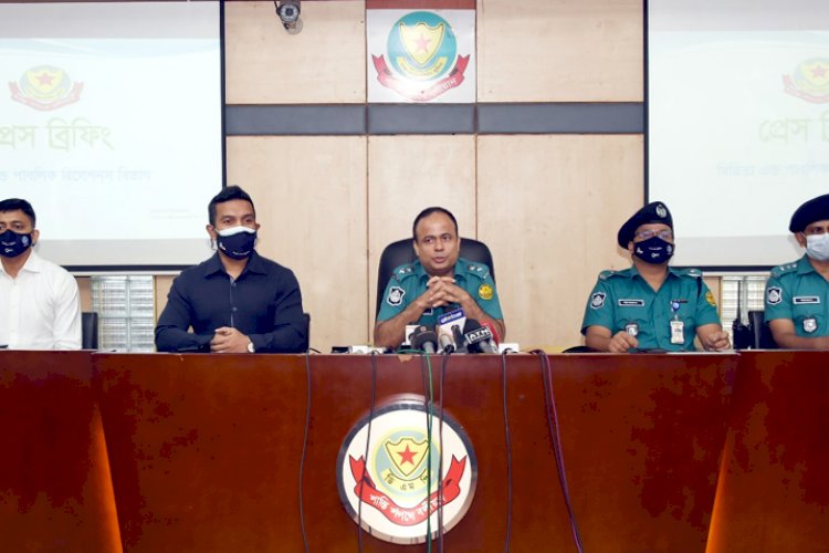 চাঁন-জাদু ও ব্যান্ডেজ গ্রুপের ৫ সদস্য পুলিশের কব্জায়