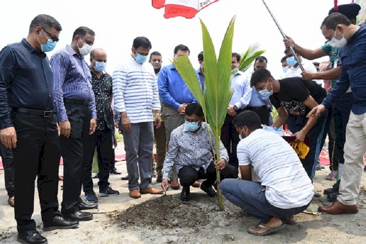 বৃক্ষ রোপন ও মাছের পোনা অবমুক্ত করলেন ডিএমপি কমিশনার