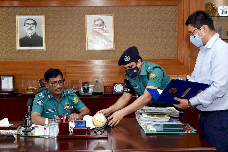 ডিএমপি কমিশনারের সাথে বিভিন্ন বিভাগের প্রধানদের এপিএ স্বাক্ষর