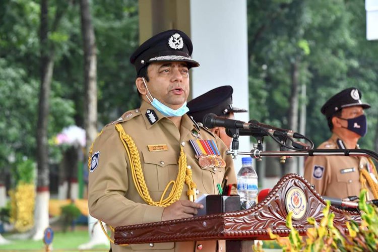 দায়িত্বের বাইরে গিয়েও জনগণের পাশে দাঁড়িয়েছে পুলিশ : আইজিপি