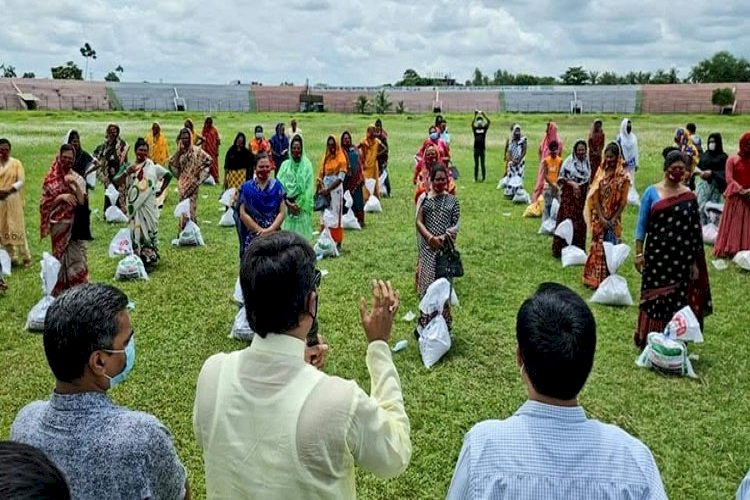 হিজড়া জনগোষ্ঠীর ১২০ জন পেলেন প্রধানমন্ত্রীর ত্রাণ