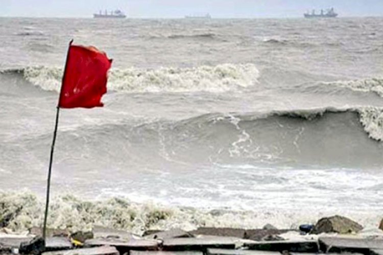 সমুদ্র বন্দরসমূহগুলোতে তিন নম্বর স্থানীয় সতর্ক সংকেত জারি