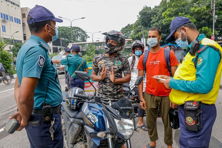 লকডাউন : দ্বিতীয় দিনে রাজধানীতে গ্রেপ্তার ৩২০, জরিমানা ১ লাখ ১৯ হাজার