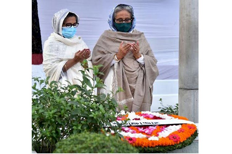 বঙ্গবন্ধুর পরিবারের শহীদ সদস্যদের প্রতি প্রধানমন্ত্রীর শ্রদ্ধা নিবেদন