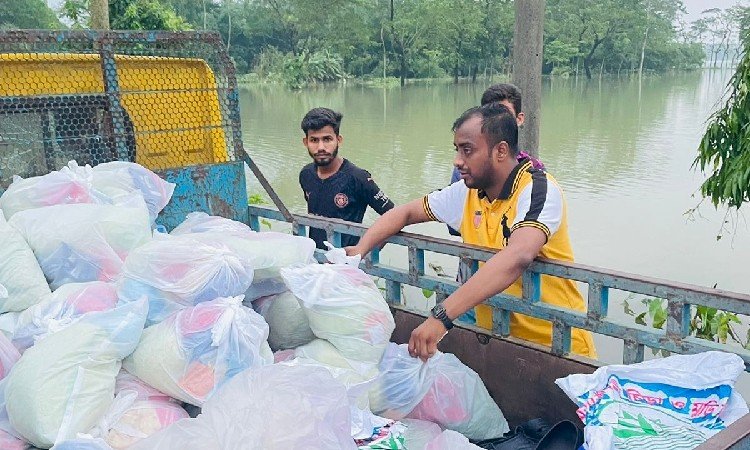 সিলেটের বন্যা দুর্গতের পাশে পল্টন ছাত্রলীগের সভাপতি আল আমিন