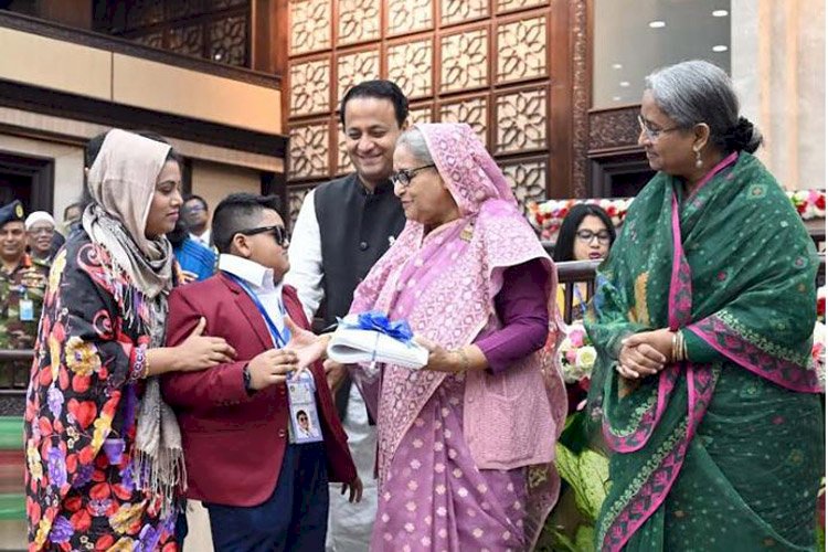 দেশব্যাপী প্রধানমন্ত্রীর বিনামূল্যে পাঠ্যবই বিতরণ উদ্বোধন