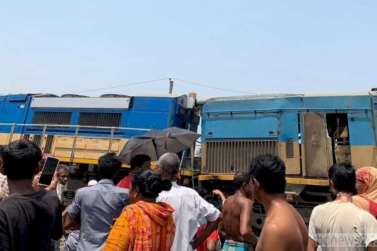 গাজীপুরে দুই ট্রেনের সংঘর্ষ: স্টেশন মাস্টারসহ বরখাস্ত তিন