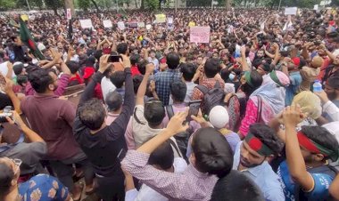 জনসমুদ্রে পরিণত হয়েছে রাজধানীর কেন্দ্রীয় শহীদ মিনার