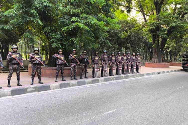 আইনশৃঙ্খলা পরিস্থিতি স্বাভাবিক রাখতে ঢাকা ও চট্টগ্রামে ১০ প্লাটুন বিজিবি মোতায়েন