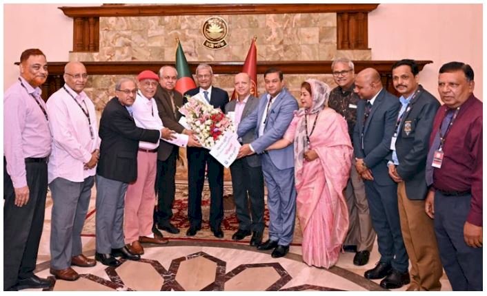গণতন্ত্র বাঁচাতে হলে গণমাধ্যমকেও বাঁচাতে হবে : রাষ্ট্রপতি